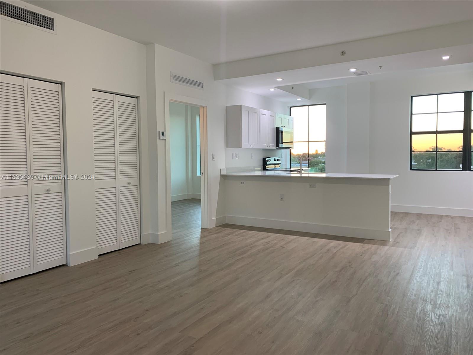 4100 Davie Rd Unit: 300
