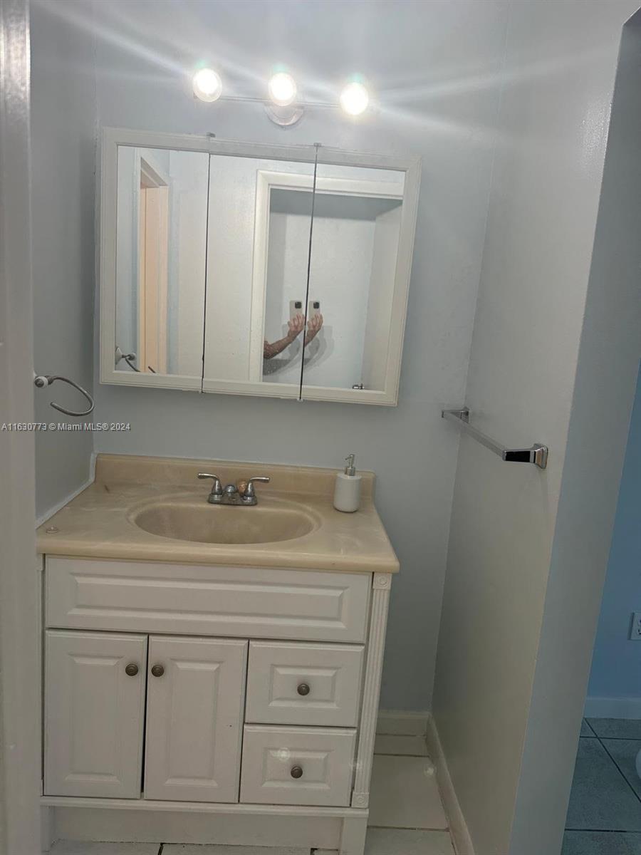 2075 NE 164th St # 103