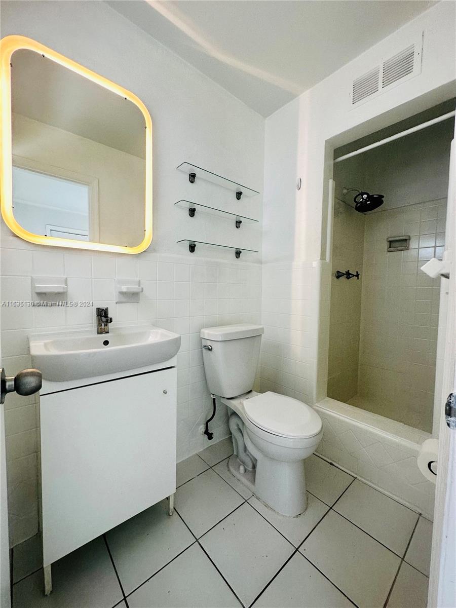 1004 N 16th Ave # 2