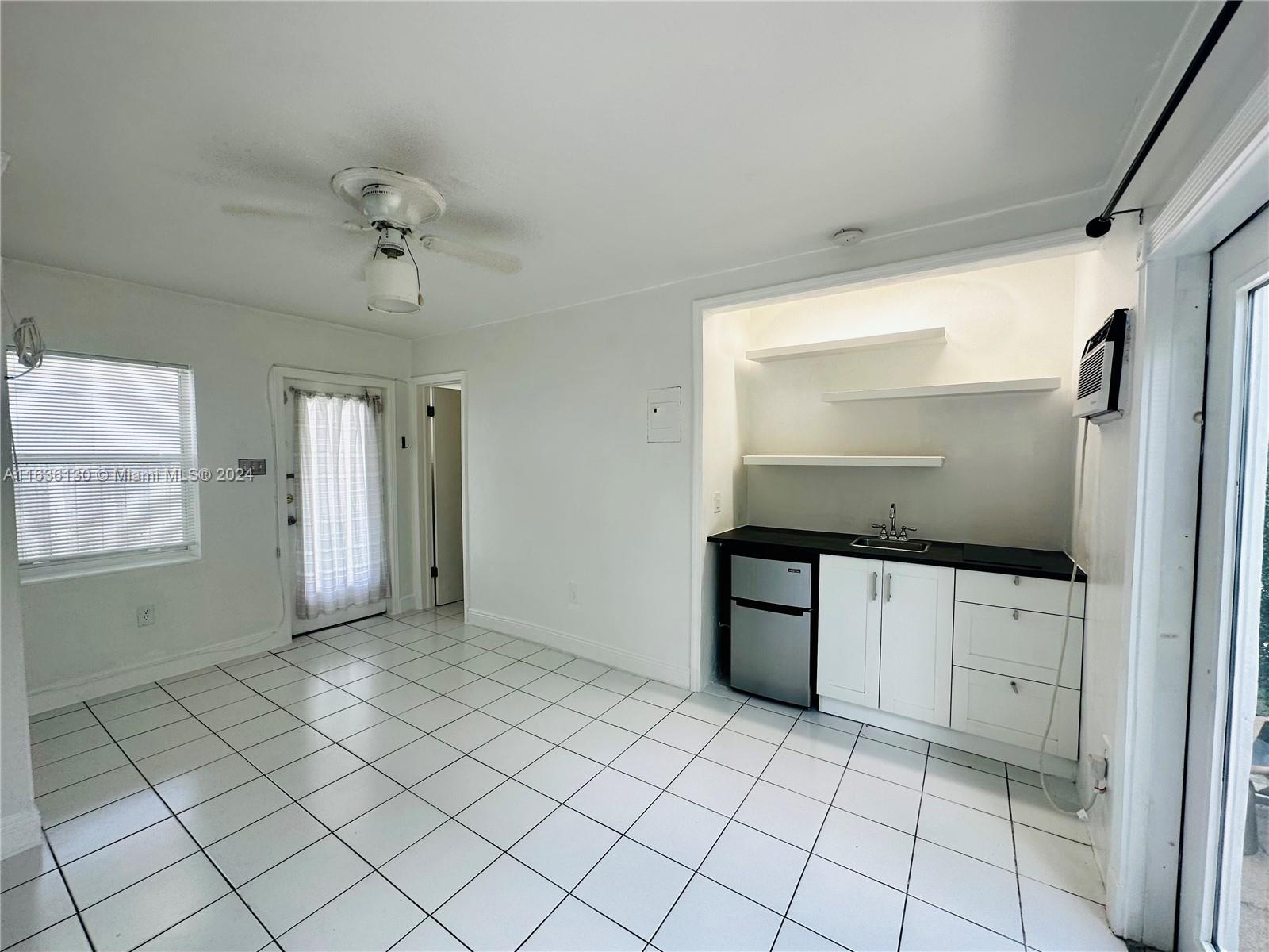 1004 N 16th Ave # 2