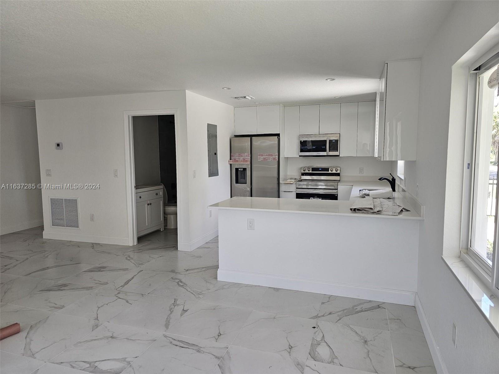 830 NW 19th ter