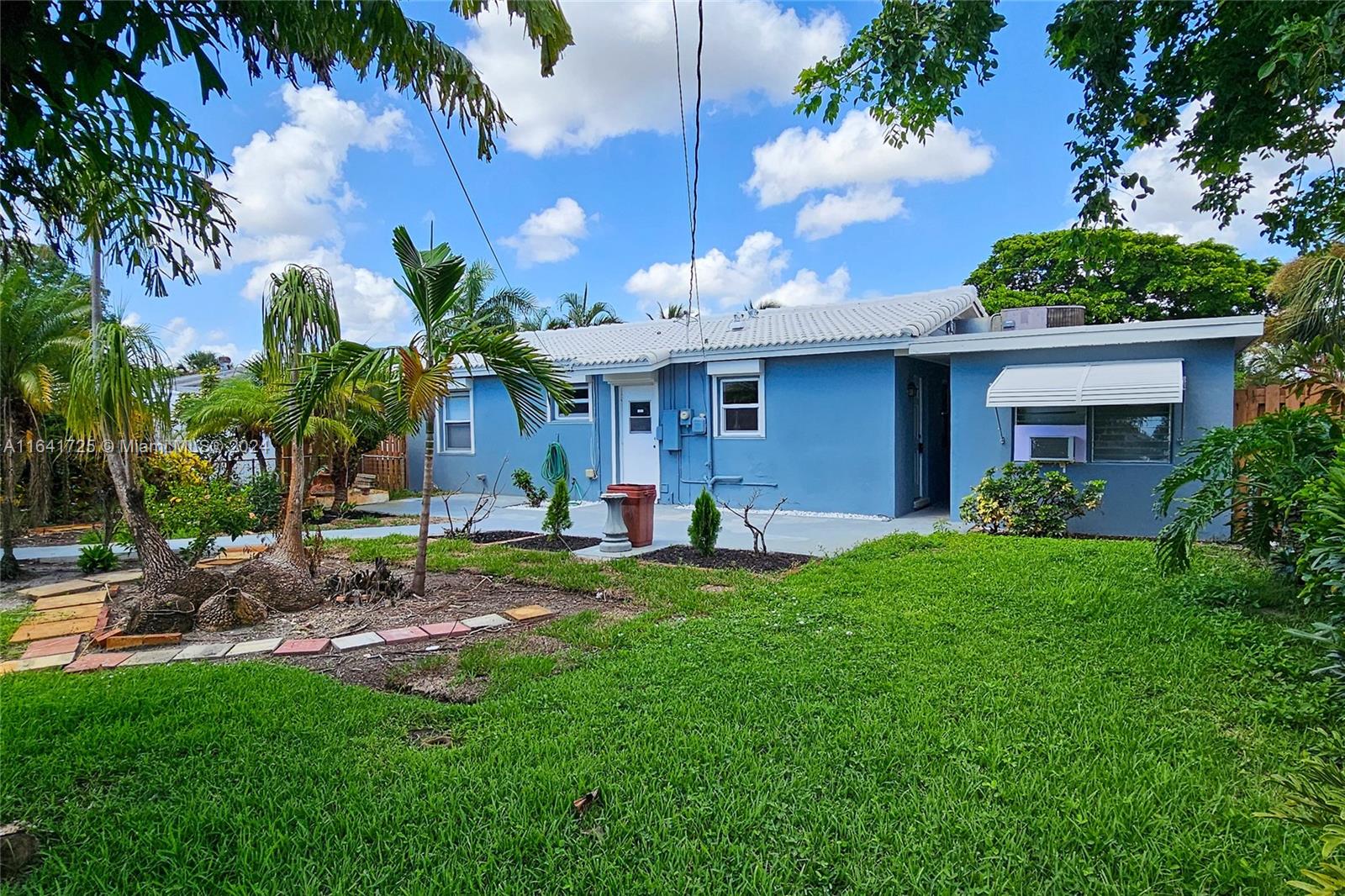 1702 Tropical Dr