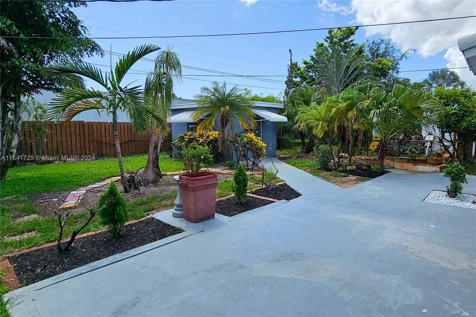 1702 Tropical Dr