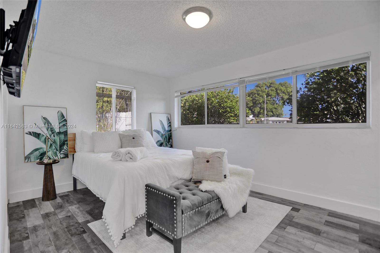 1100 NE 3 St