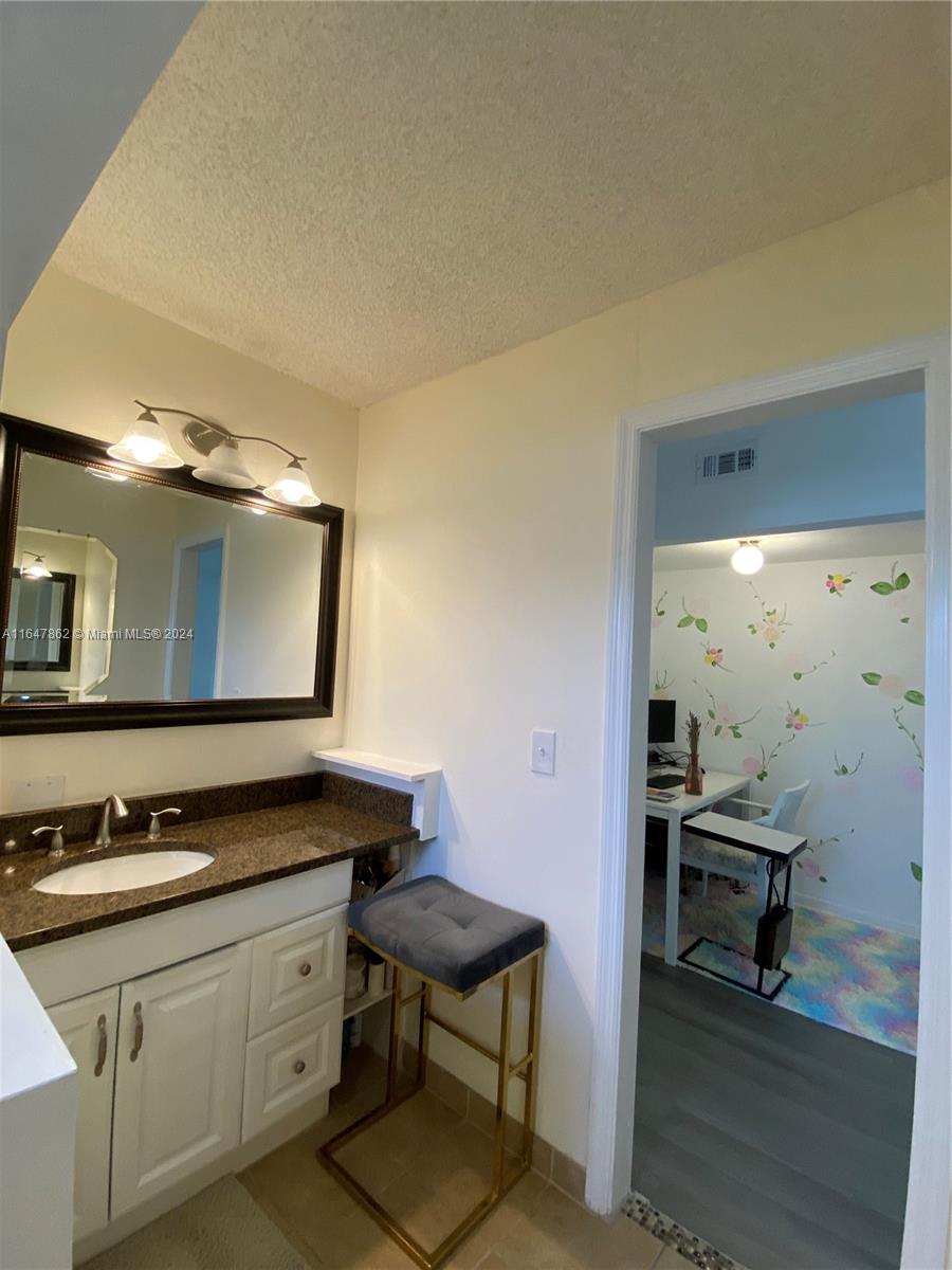 2960 Riverside Dr # 2 Unit: 220-2