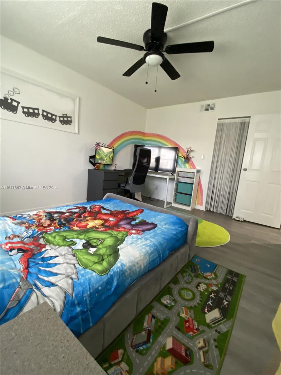 2960 Riverside Dr # 2 Unit: 220-2