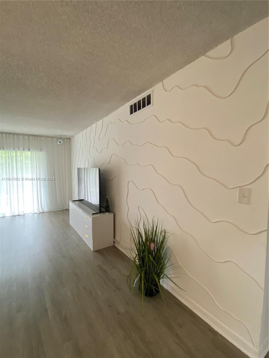 2960 Riverside Dr # 2 Unit: 220-2