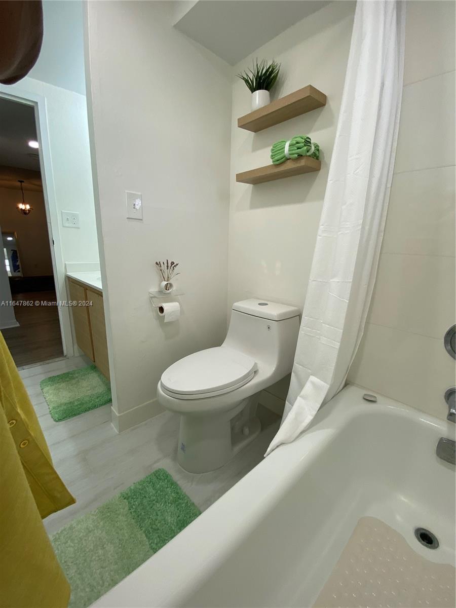 2960 Riverside Dr # 2 Unit: 220-2