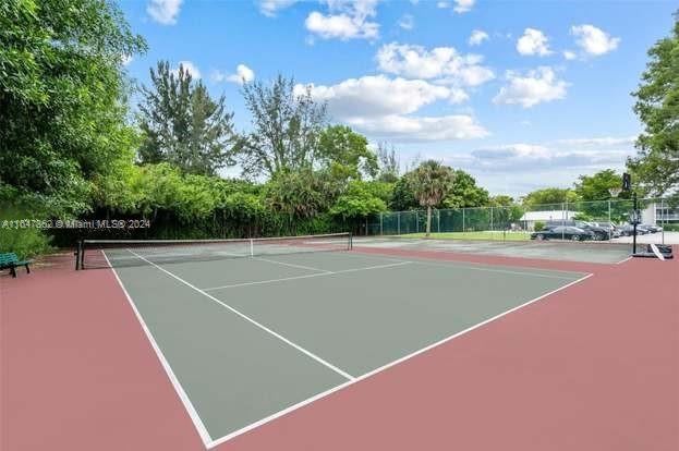 2960 Riverside Dr # 2 Unit: 220-2