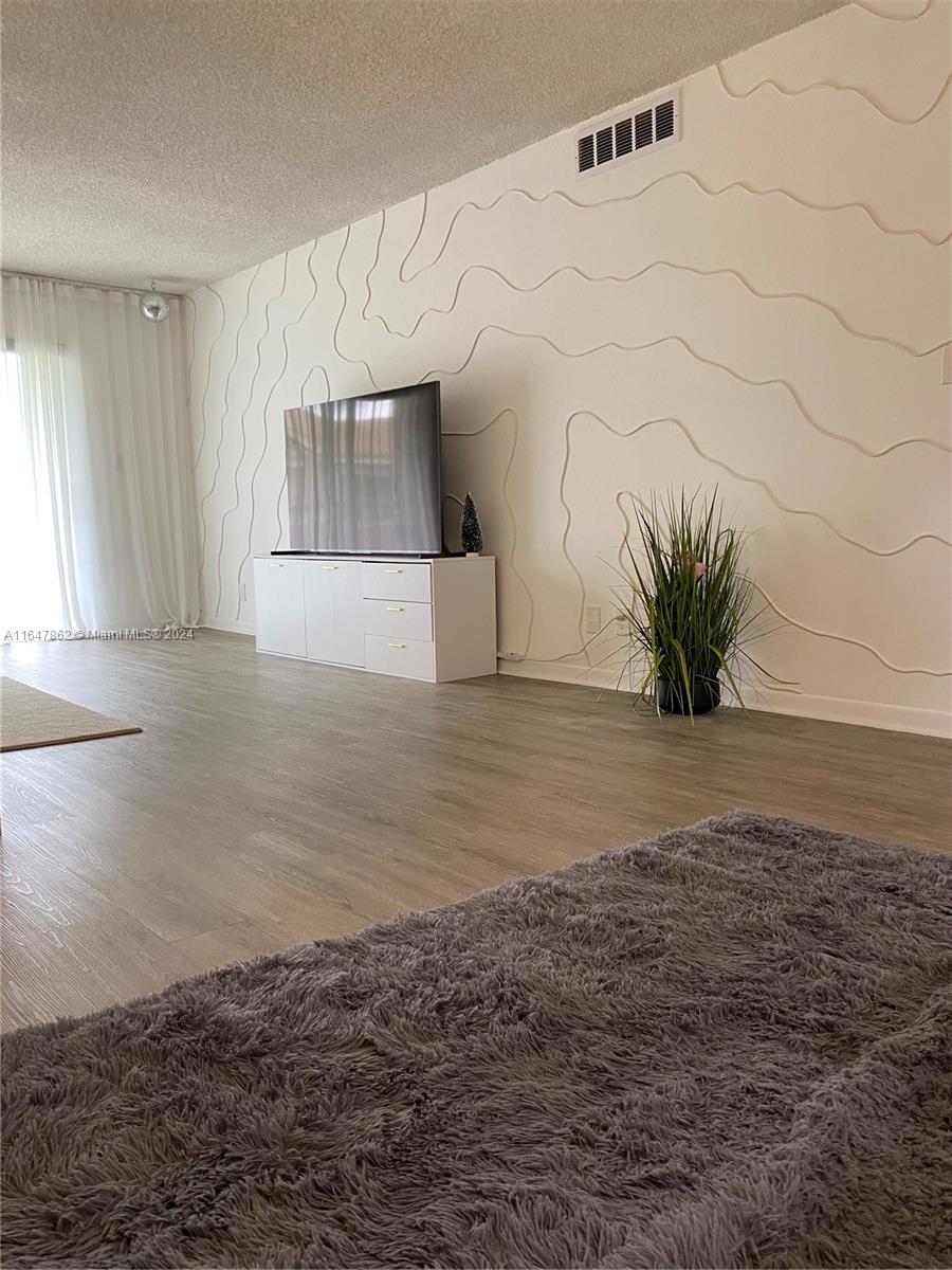2960 Riverside Dr # 2 Unit: 220-2