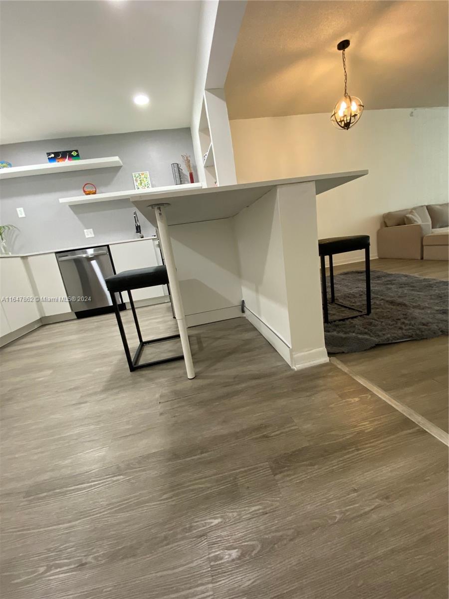 2960 Riverside Dr # 2 Unit: 220-2