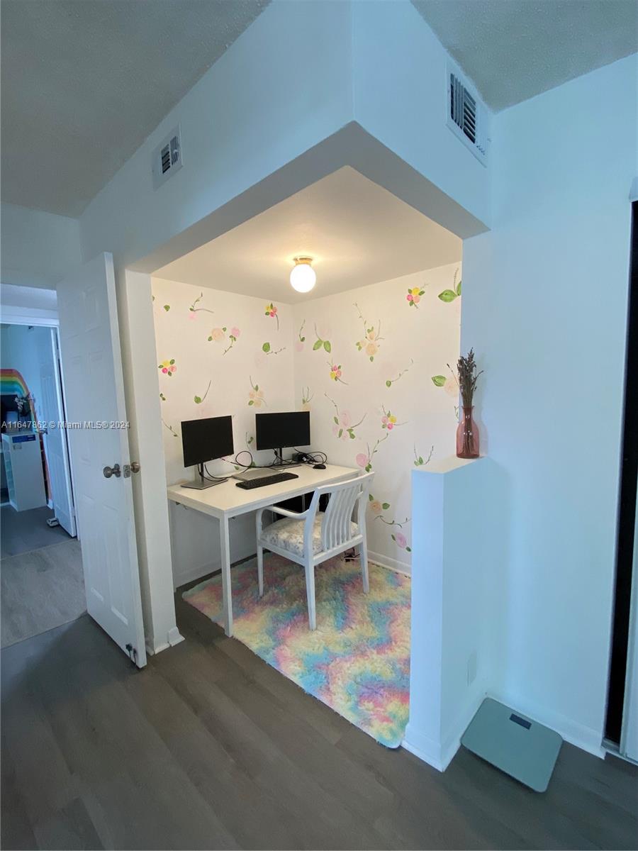 2960 Riverside Dr # 2 Unit: 220-2