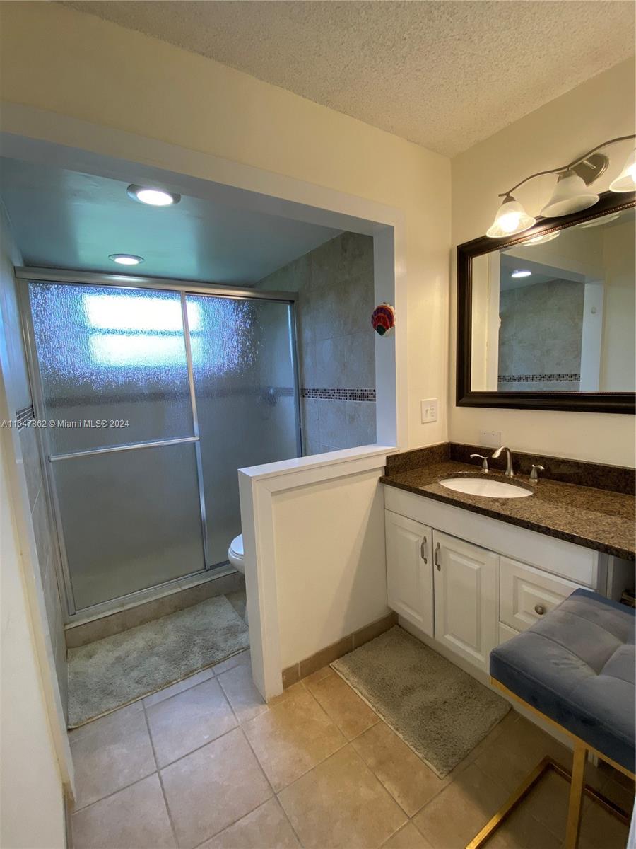 2960 Riverside Dr # 2 Unit: 220-2