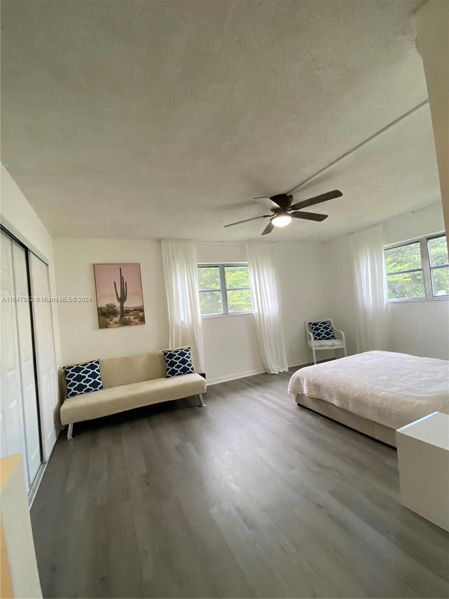 2960 Riverside Dr # 2 Unit: 220-2