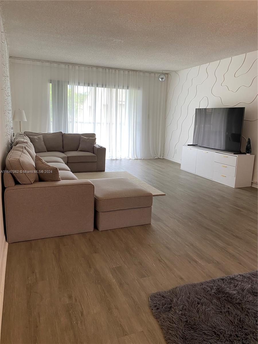 2960 Riverside Dr # 2 Unit: 220-2