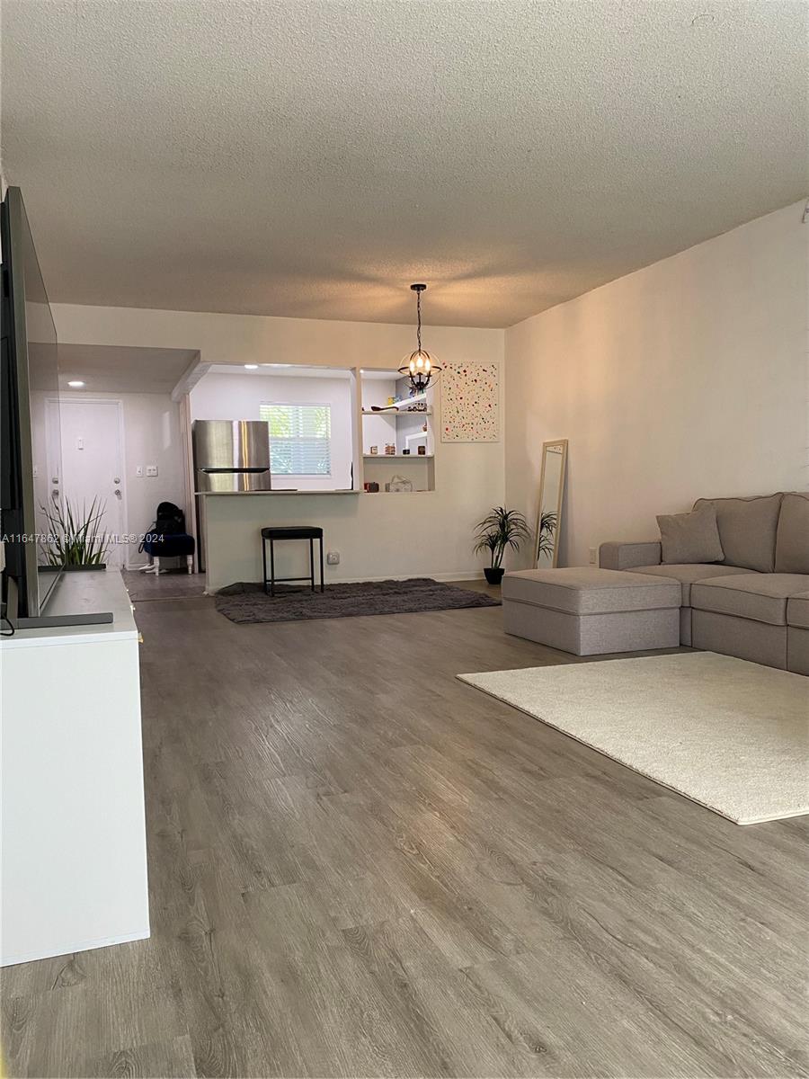 2960 Riverside Dr # 2 Unit: 220-2