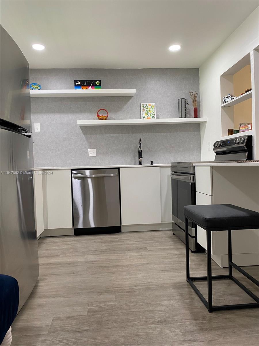 2960 Riverside Dr # 2 Unit: 220-2