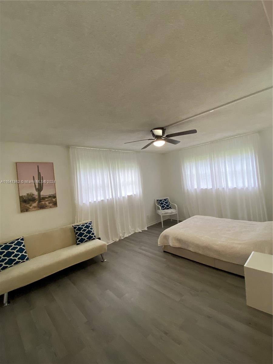 2960 Riverside Dr # 2 Unit: 220-2