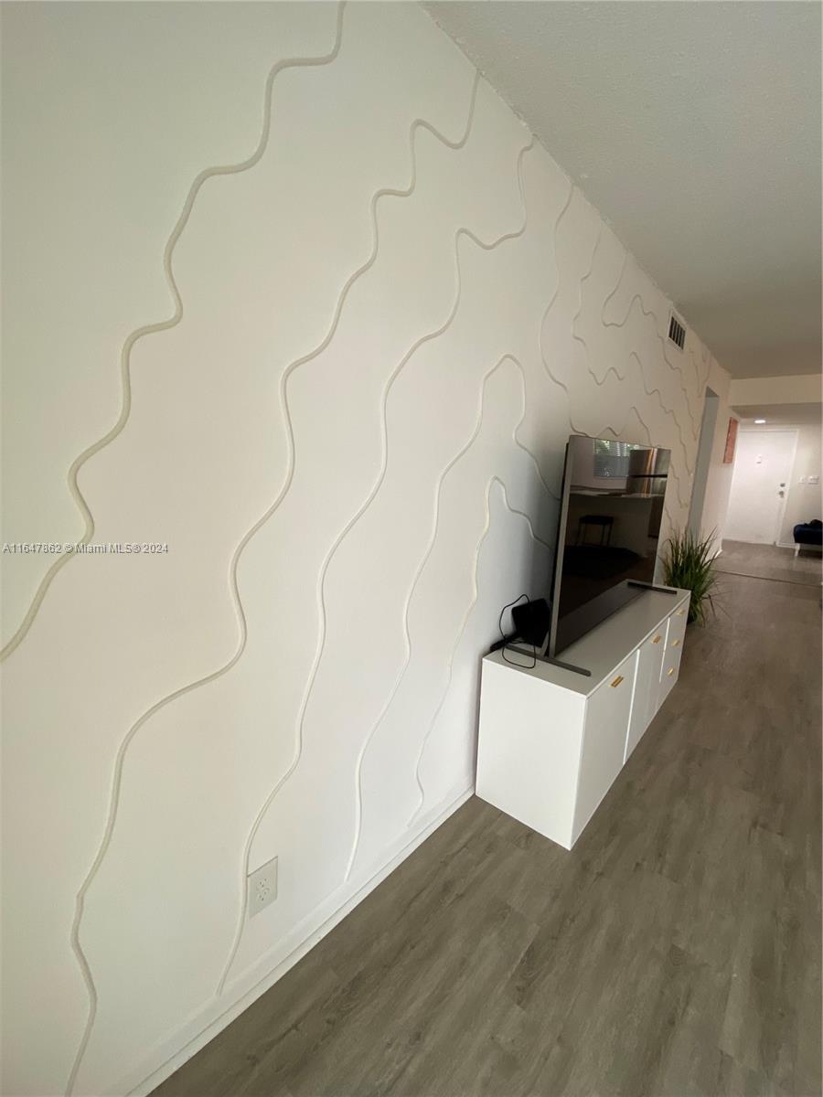2960 Riverside Dr # 2 Unit: 220-2