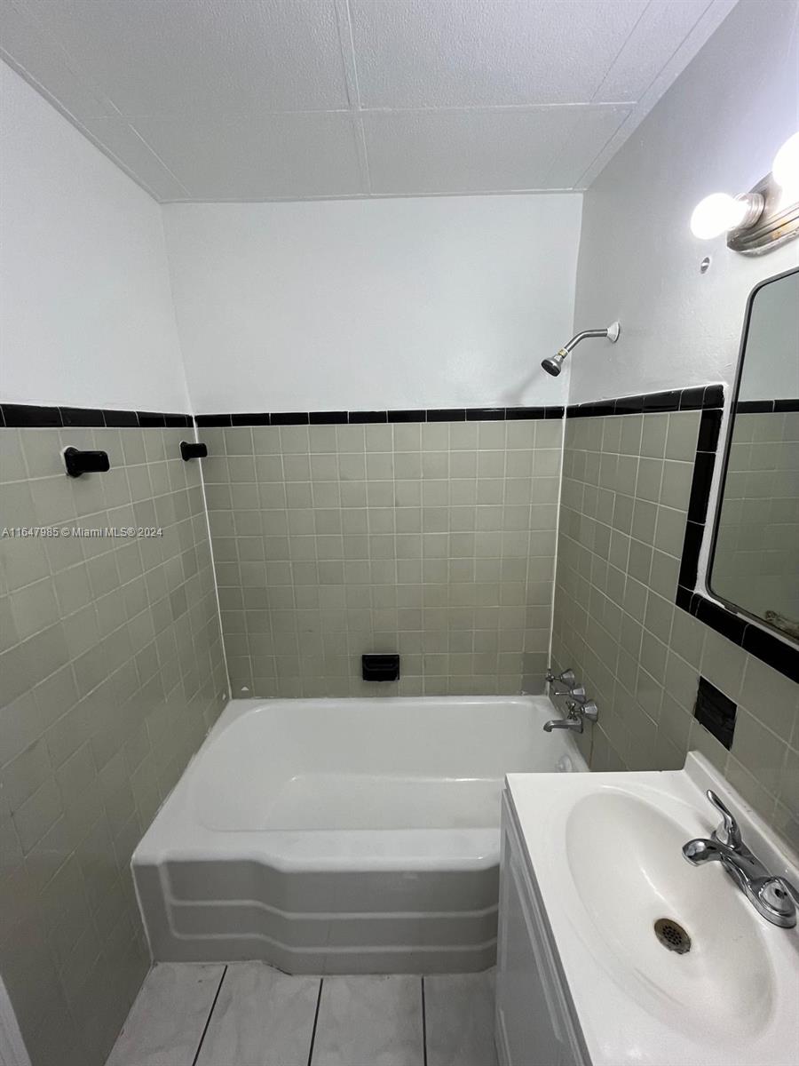 403 N 19th Ave # C6