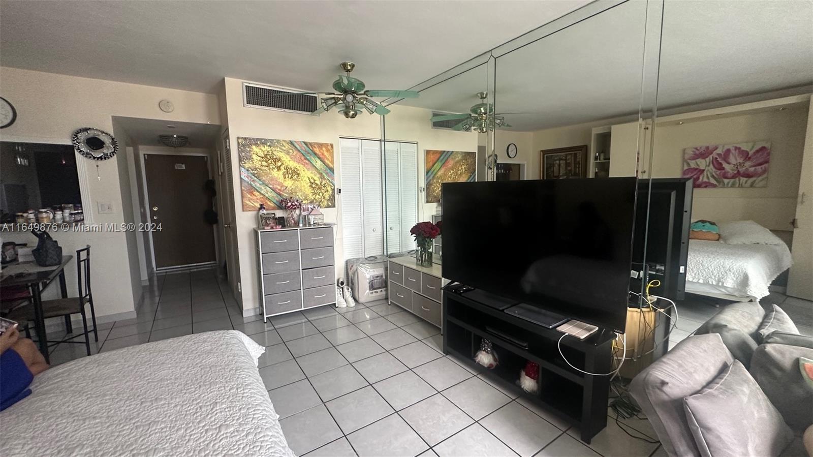 2899 Collins Ave # 534