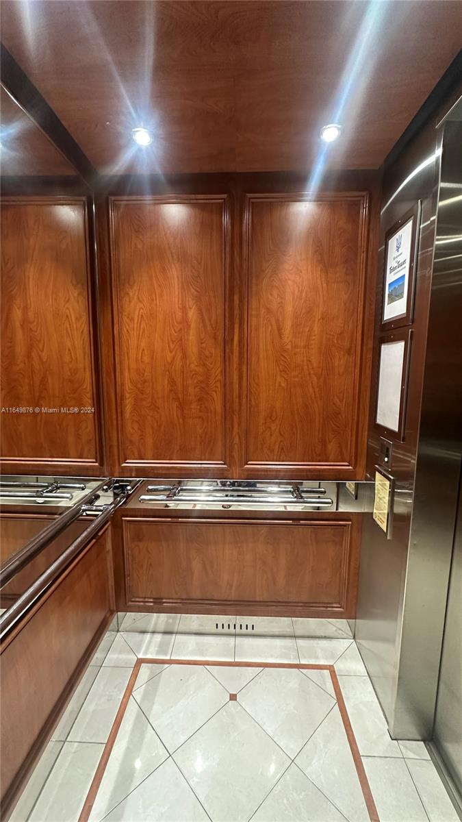 2899 Collins Ave # 534