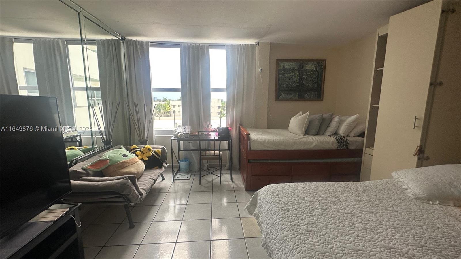 2899 Collins Ave # 534
