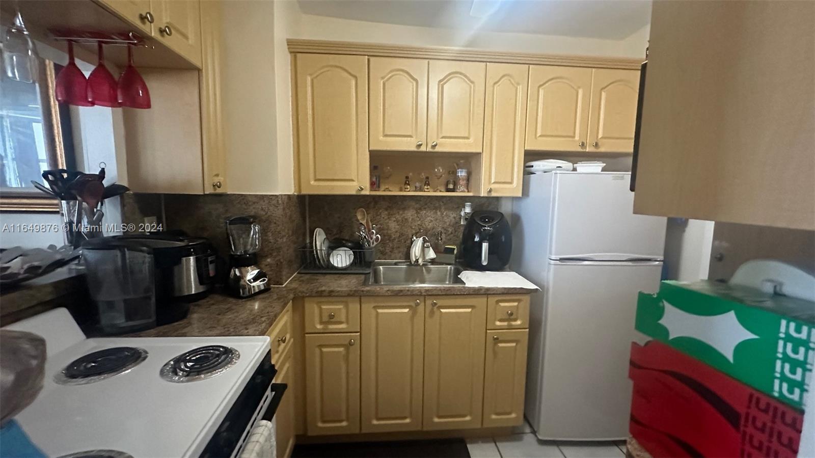 2899 Collins Ave # 534