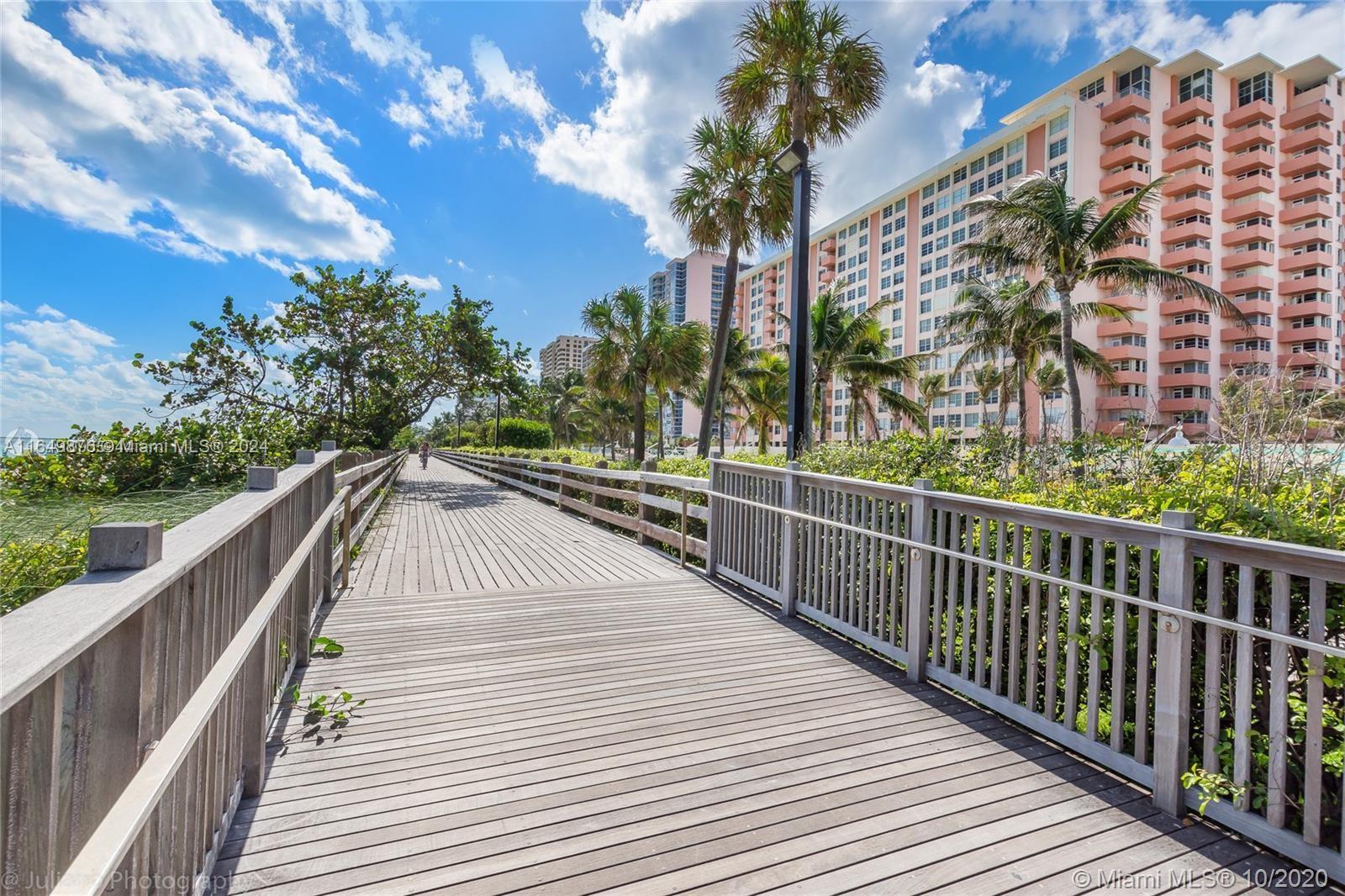 2899 Collins Ave # 534
