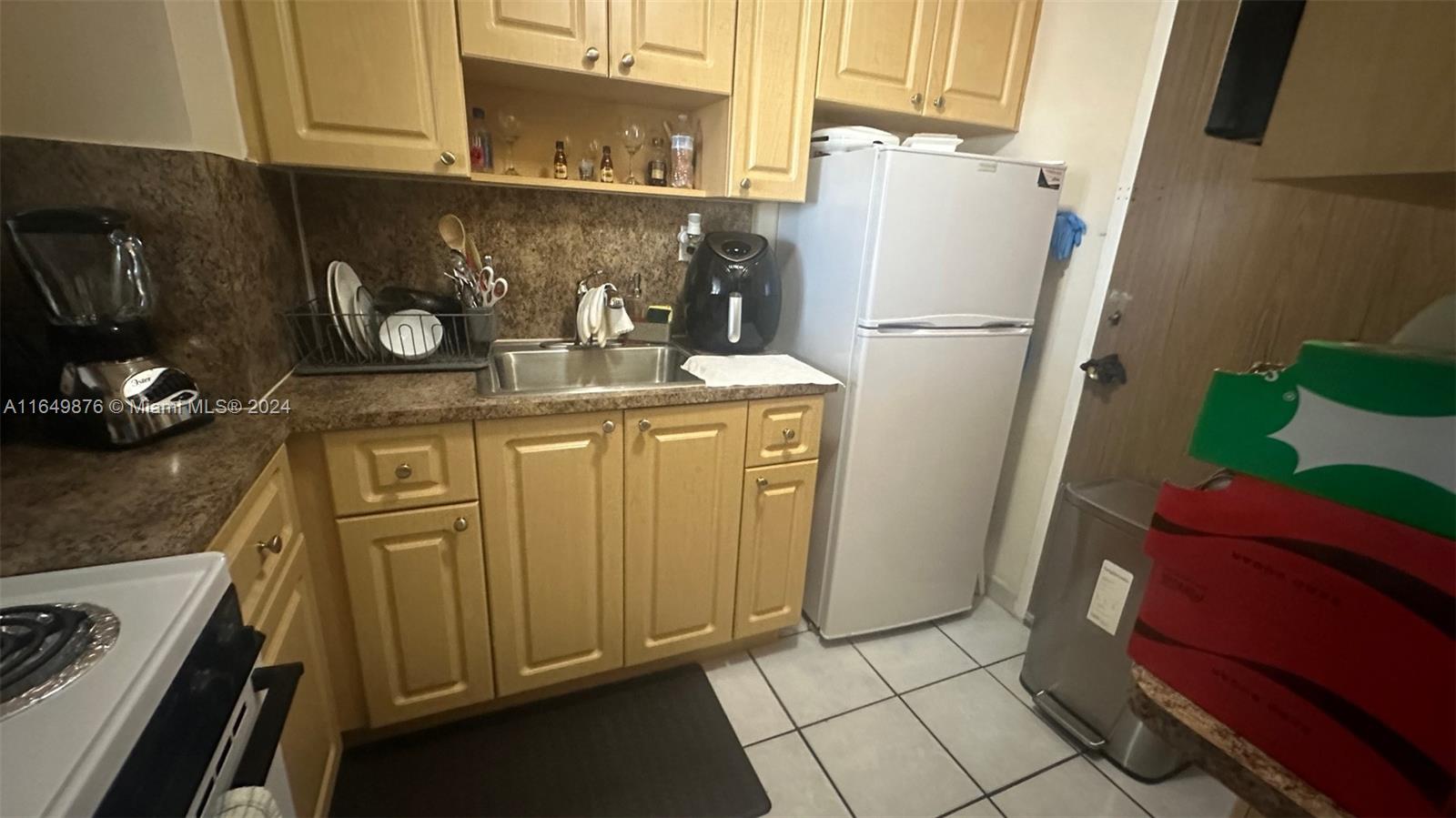 2899 Collins Ave # 534