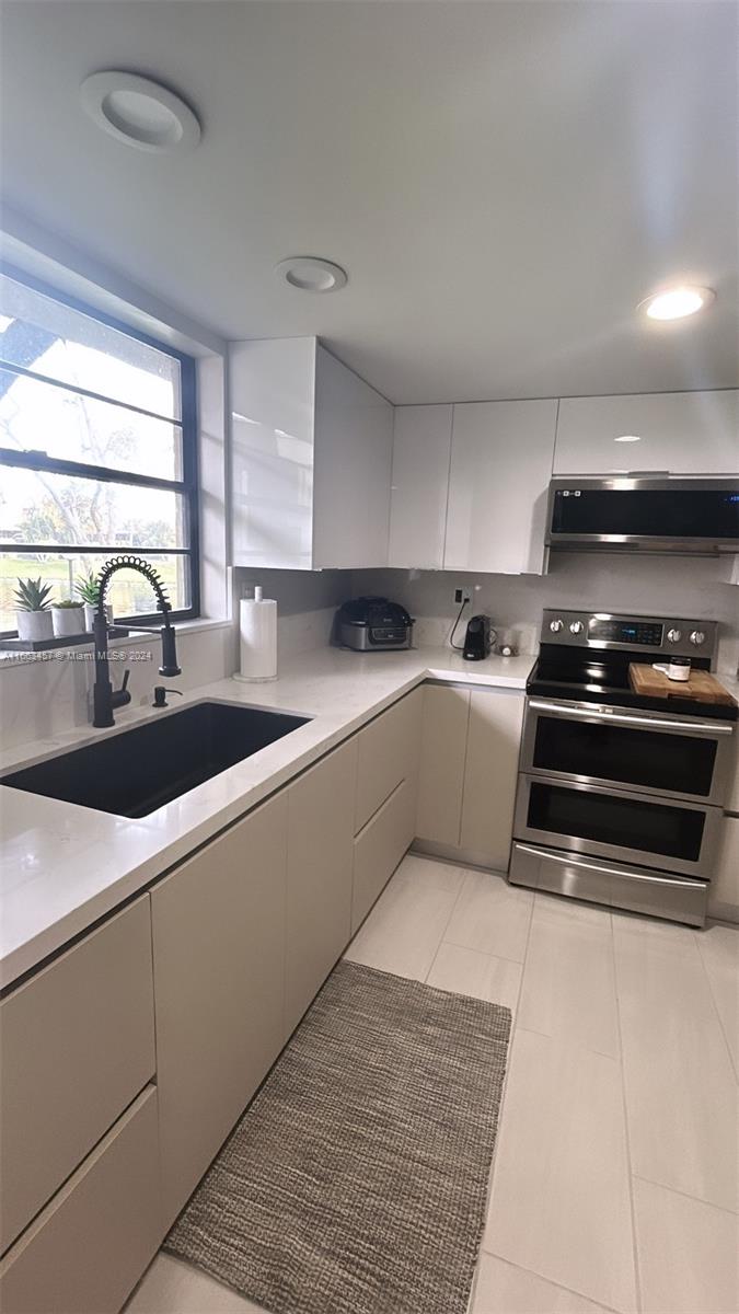 8985 Palm Tree Ln # 8985