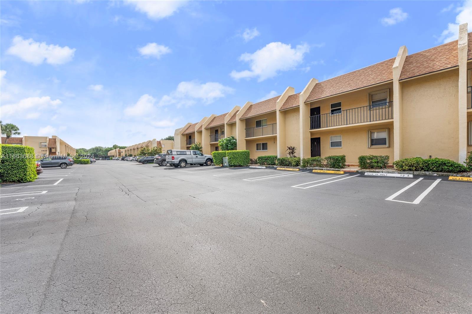 2865 SW 22nd Ave # 105