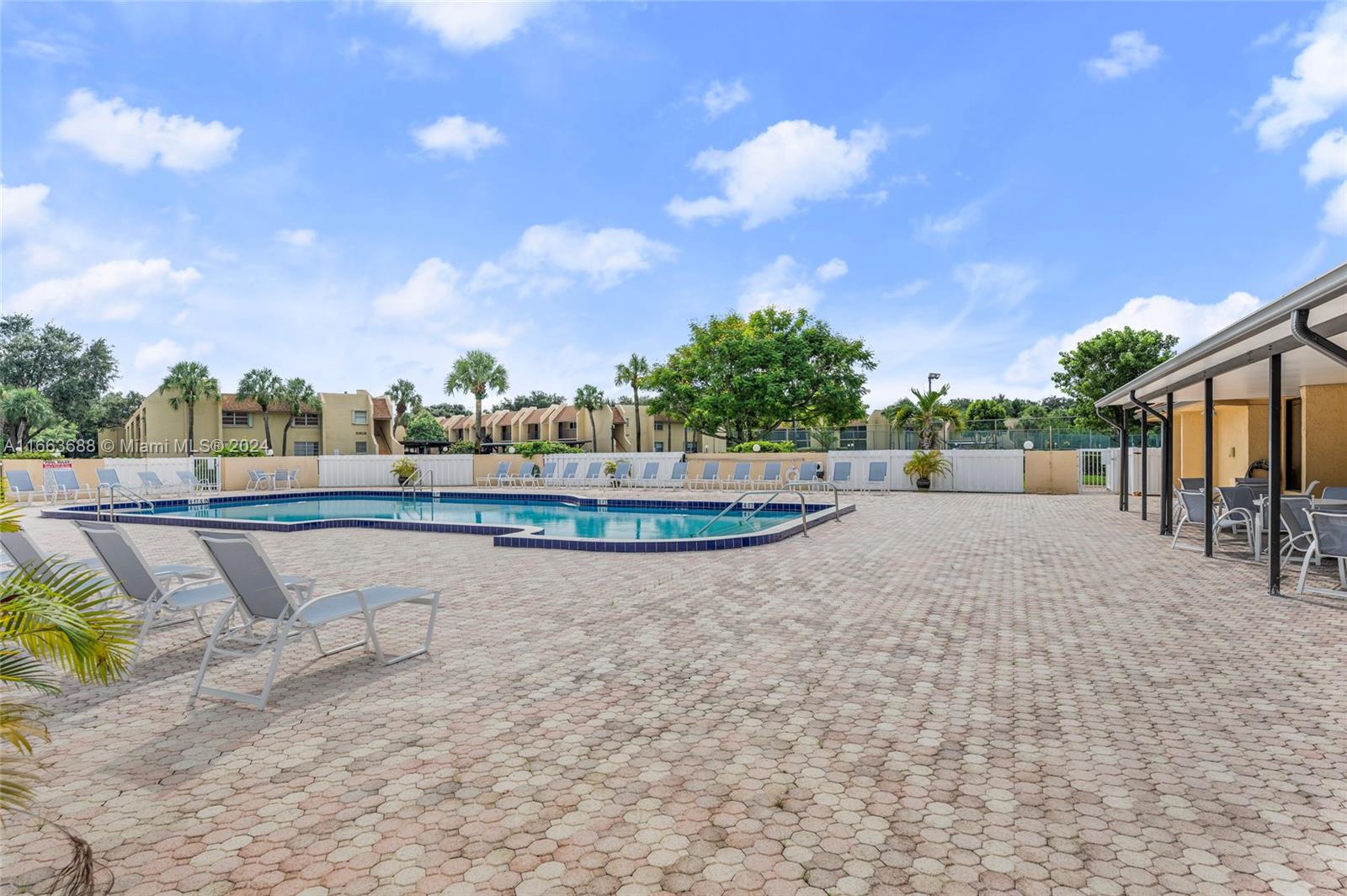 2865 SW 22nd Ave # 105