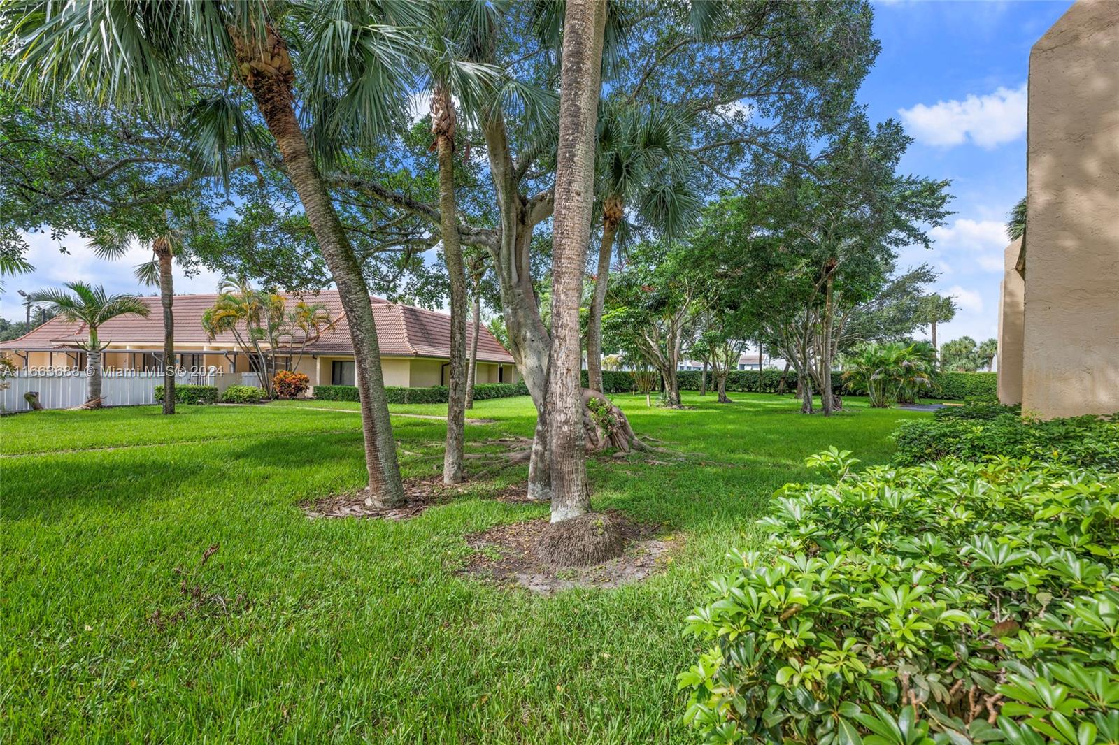 2865 SW 22nd Ave # 105