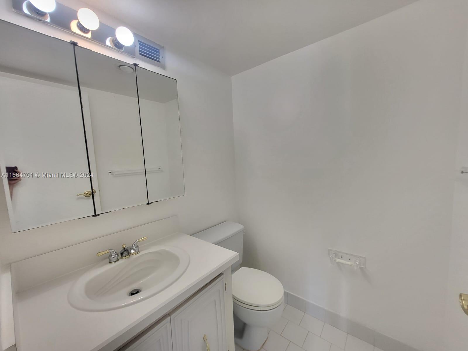 501 Three Islands Blvd # 204