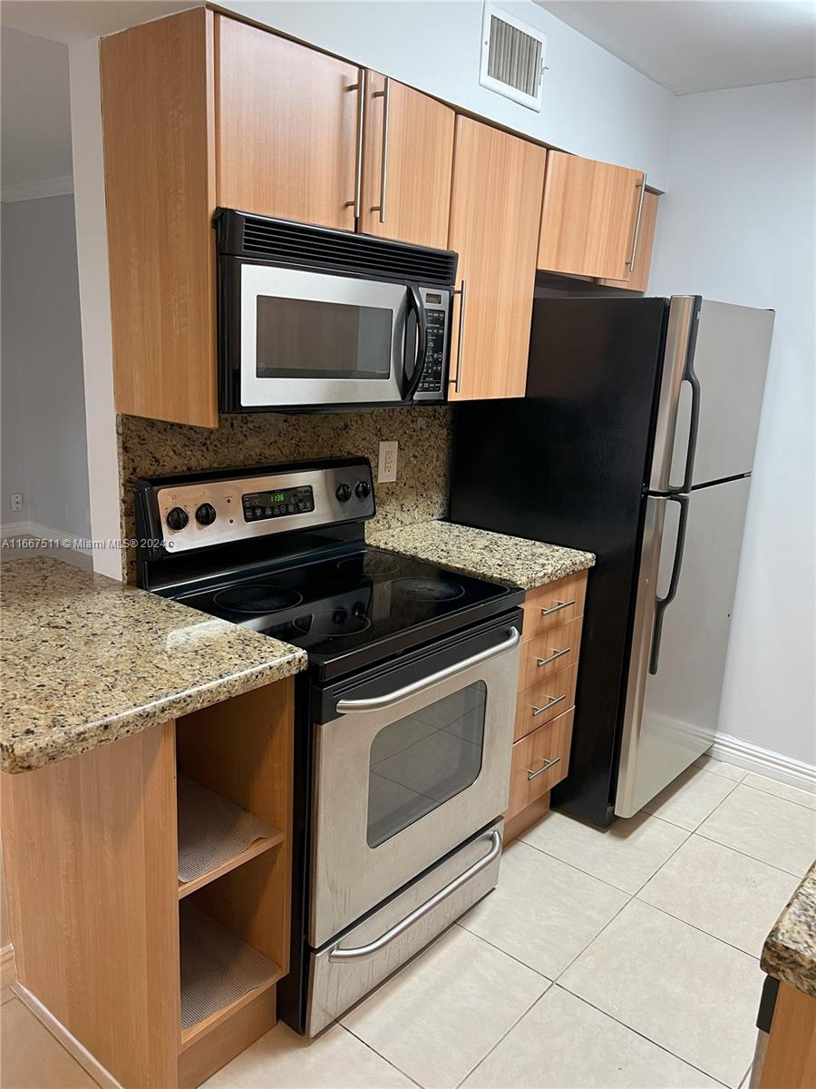 1125 NE 16th PL # 101