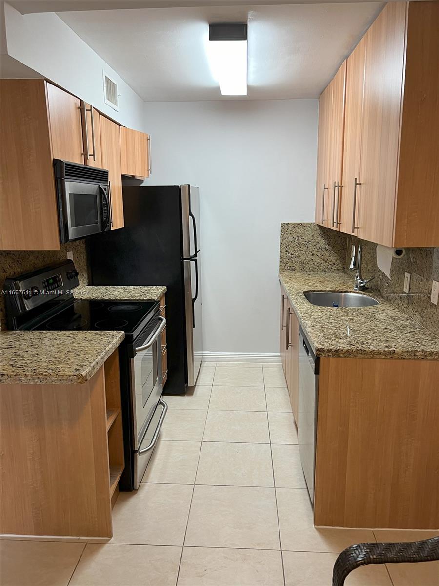 1125 NE 16th PL # 101