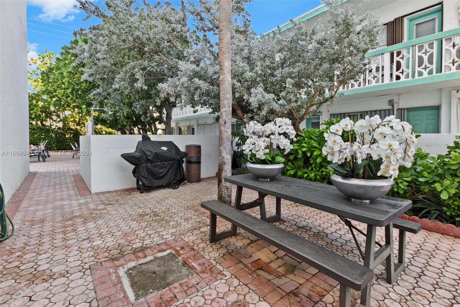 6450 Collins Ave # 606