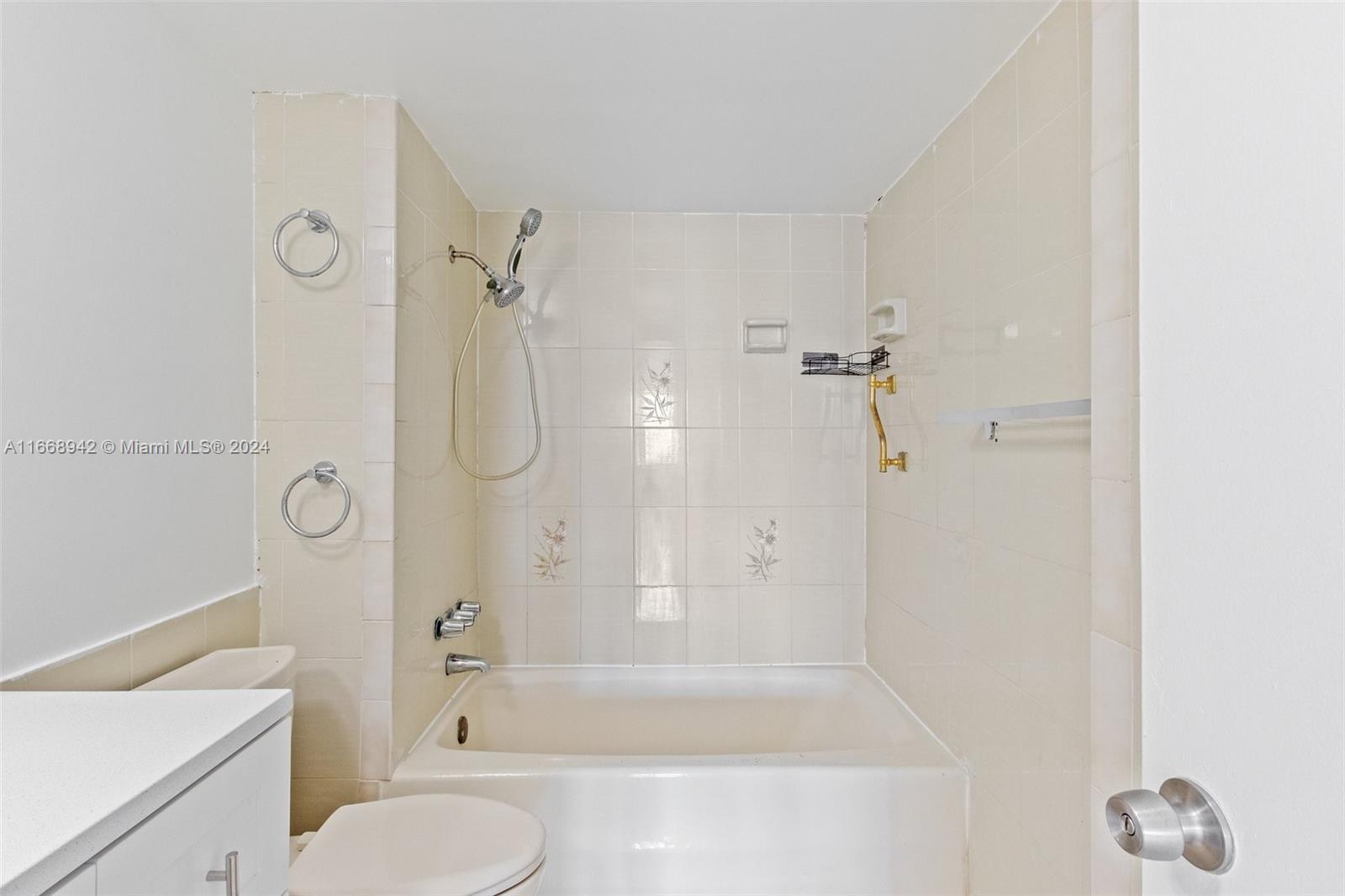 6450 Collins Ave # 606