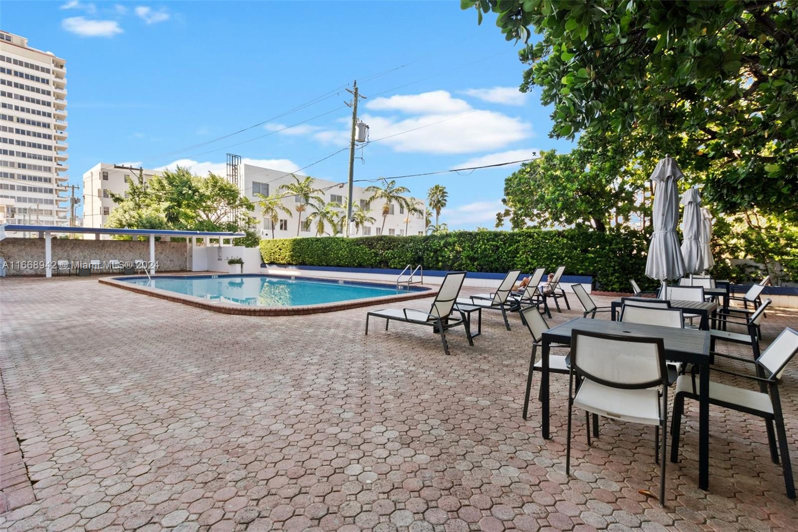6450 Collins Ave # 606