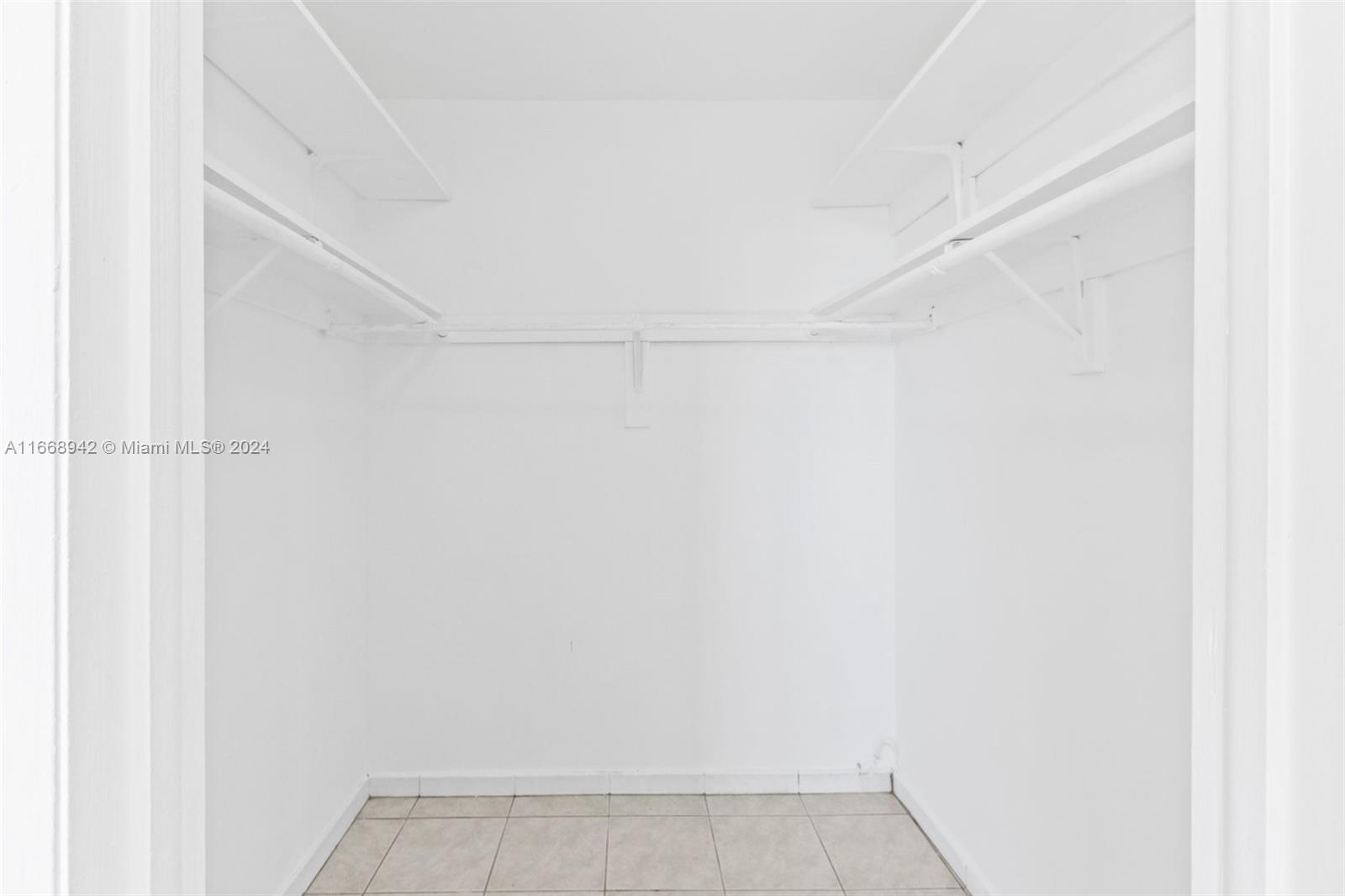 6450 Collins Ave # 606