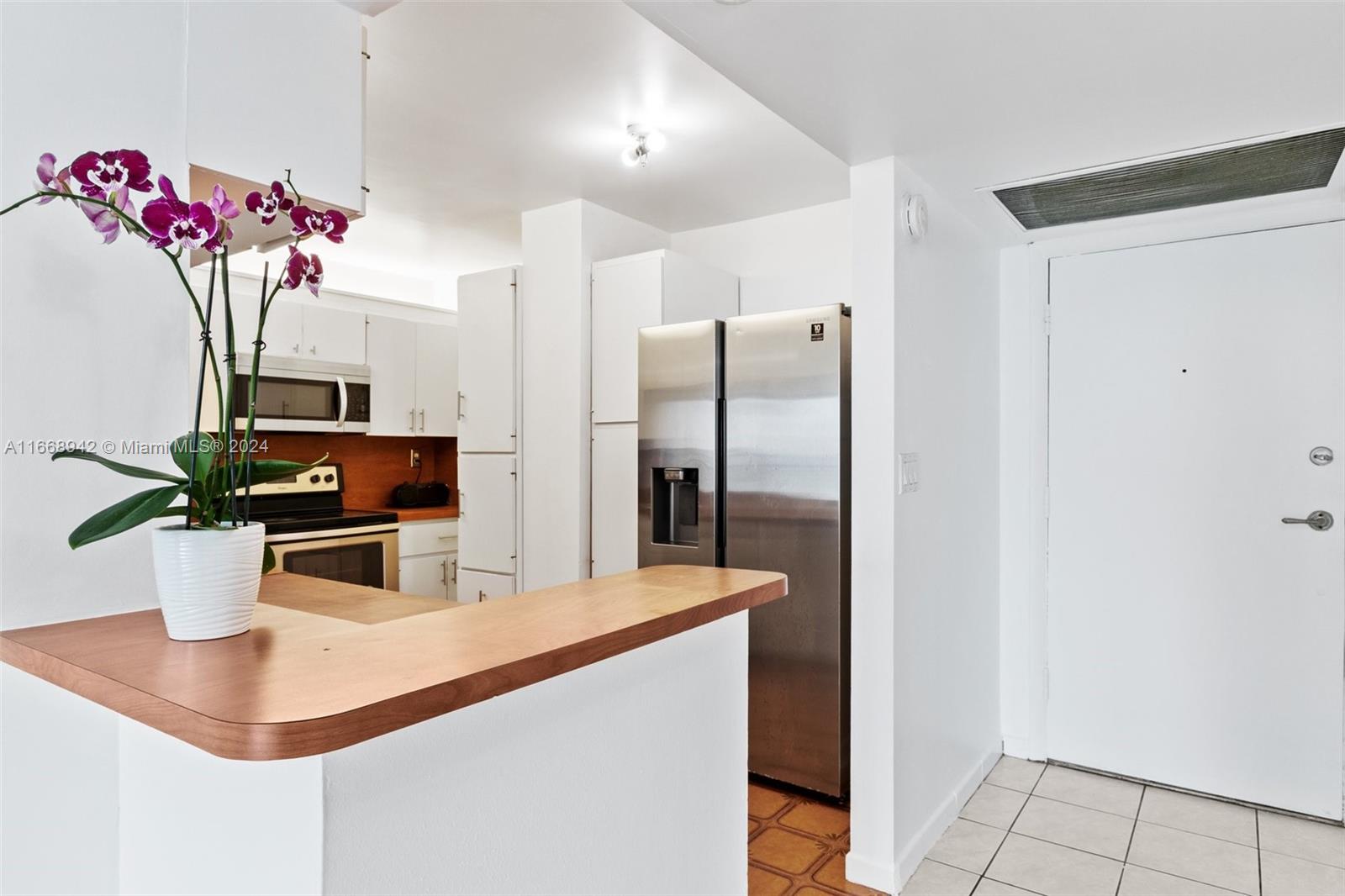 6450 Collins Ave # 606