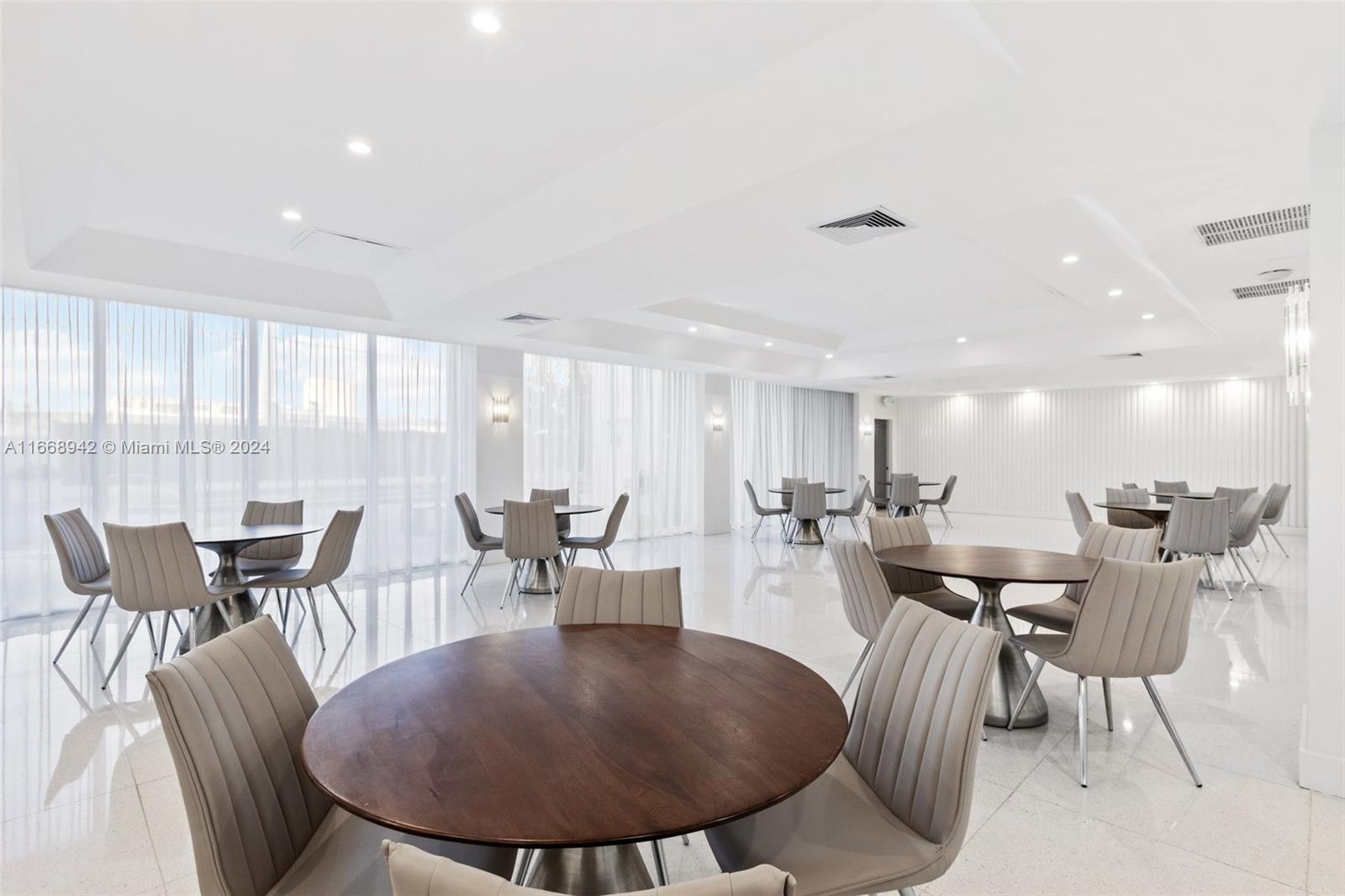 6450 Collins Ave # 606