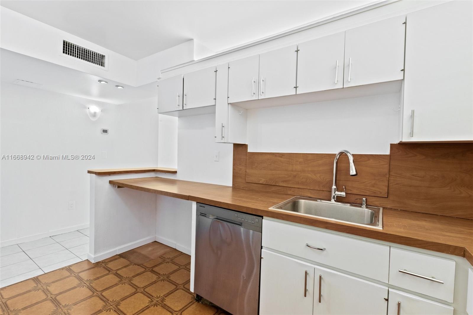 6450 Collins Ave # 606
