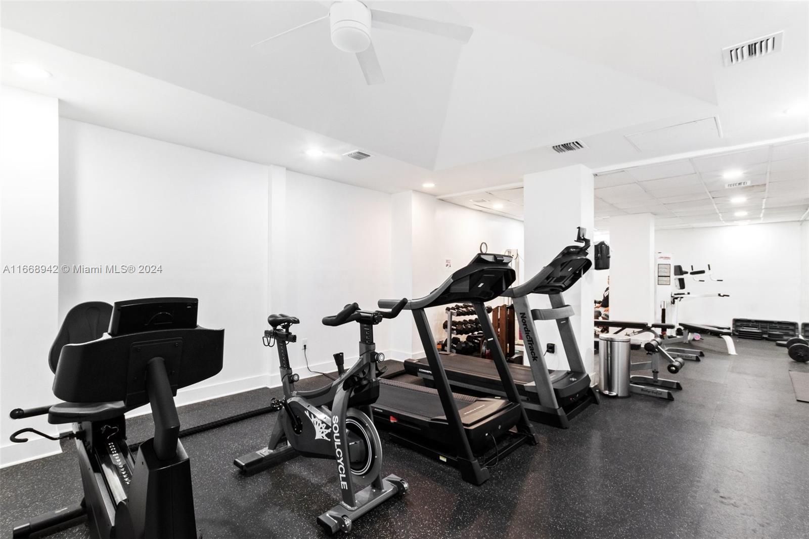 6450 Collins Ave # 606