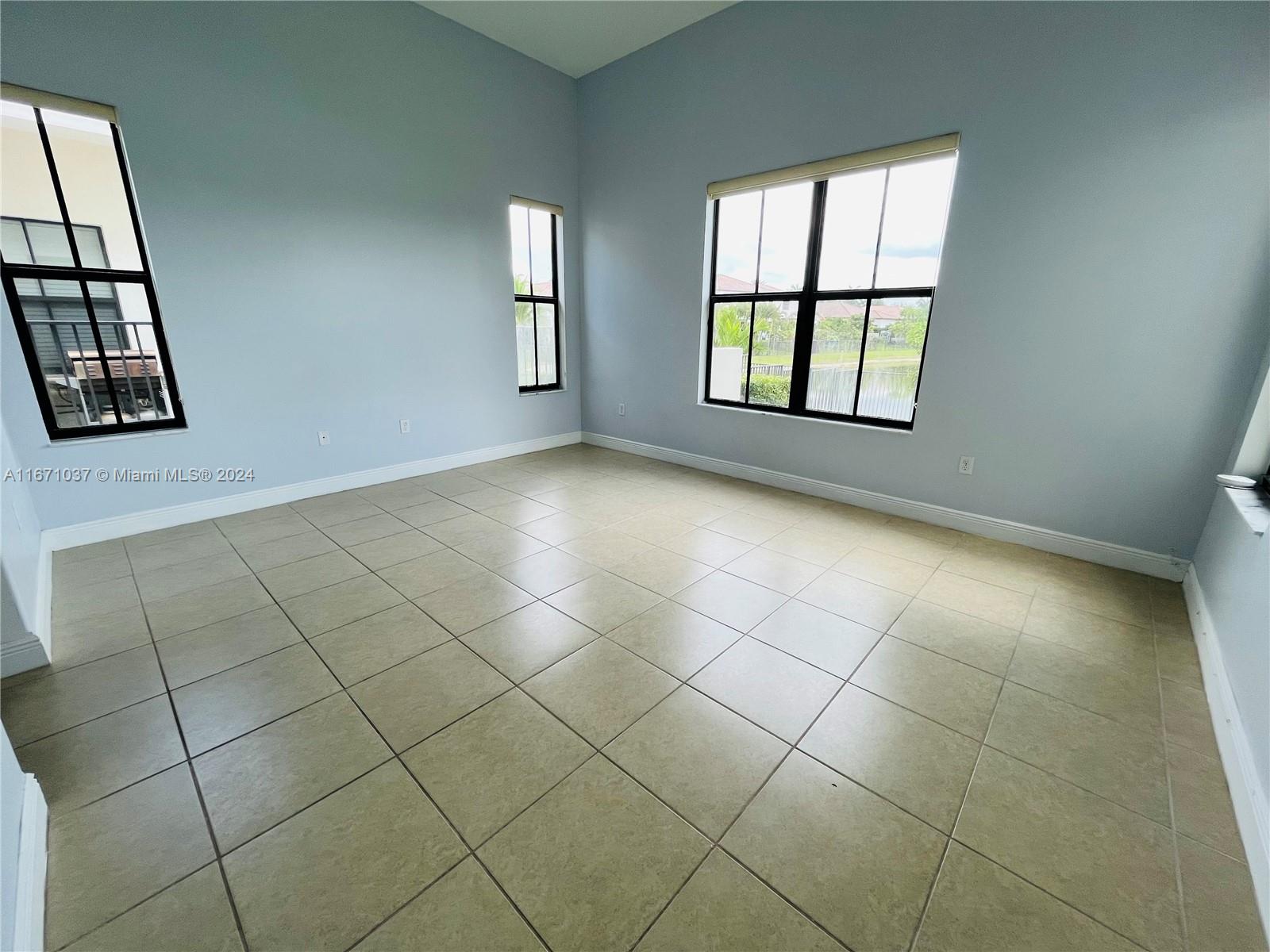 8377 NW 39th Ct