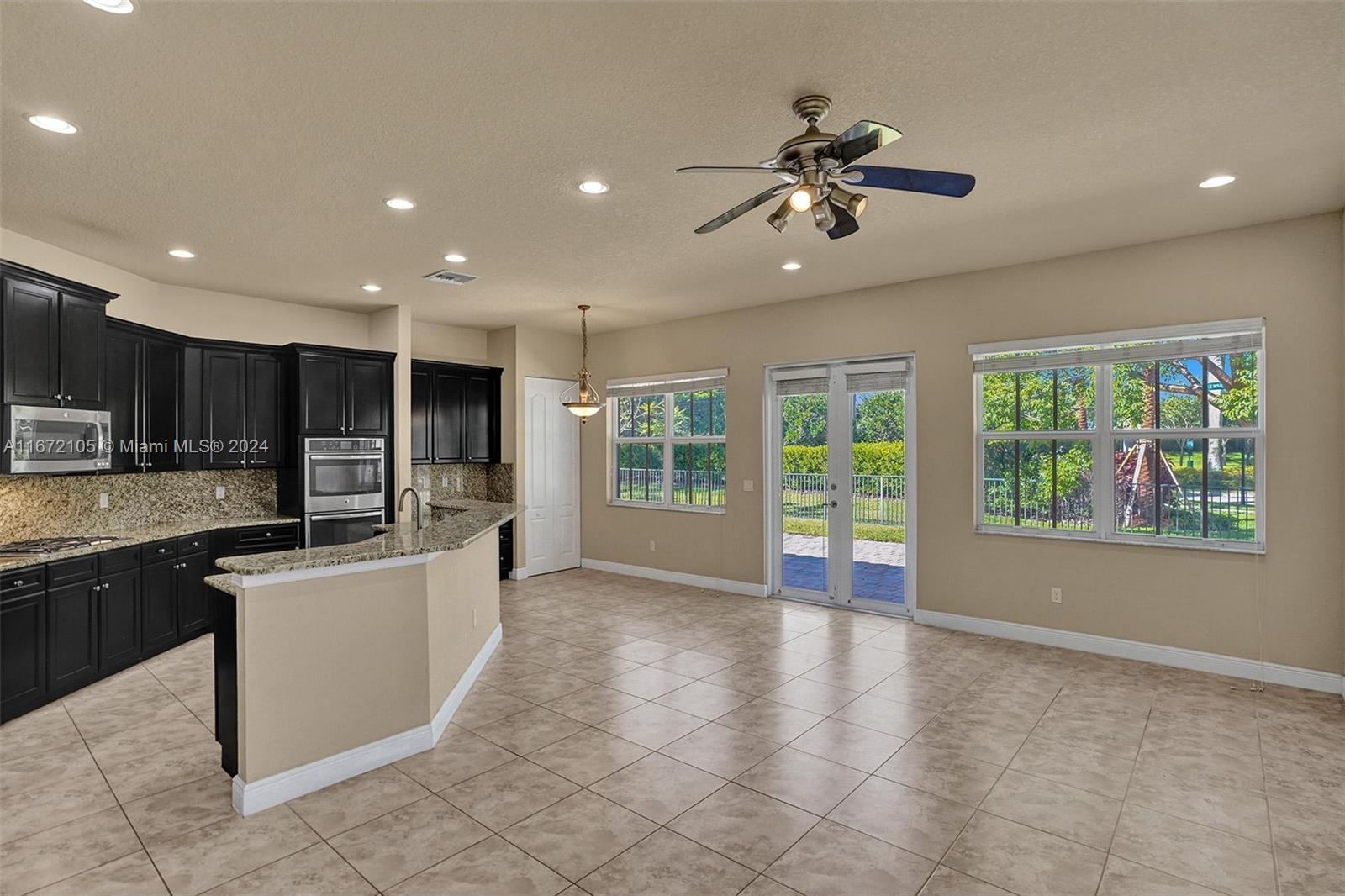 10398 Waterside Ct