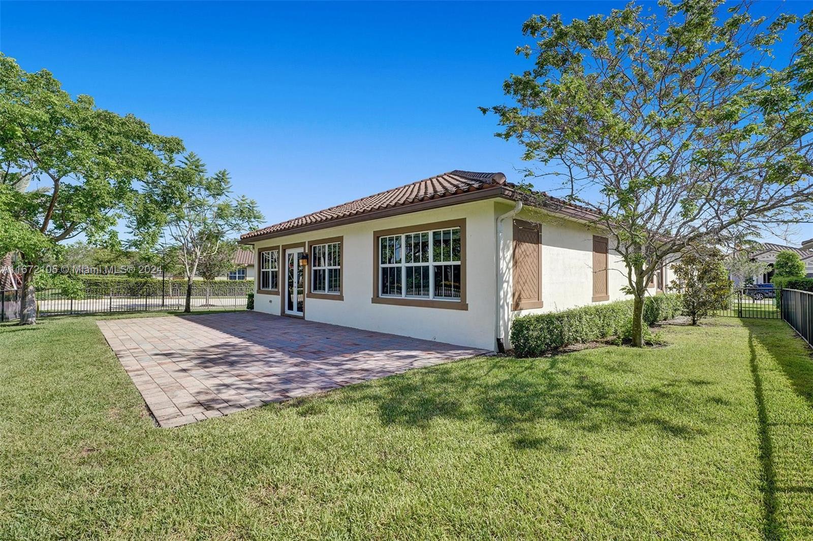 10398 Waterside Ct