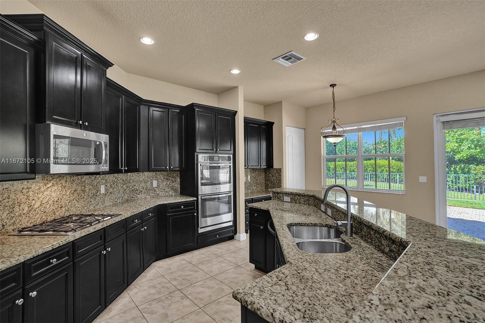 10398 Waterside Ct