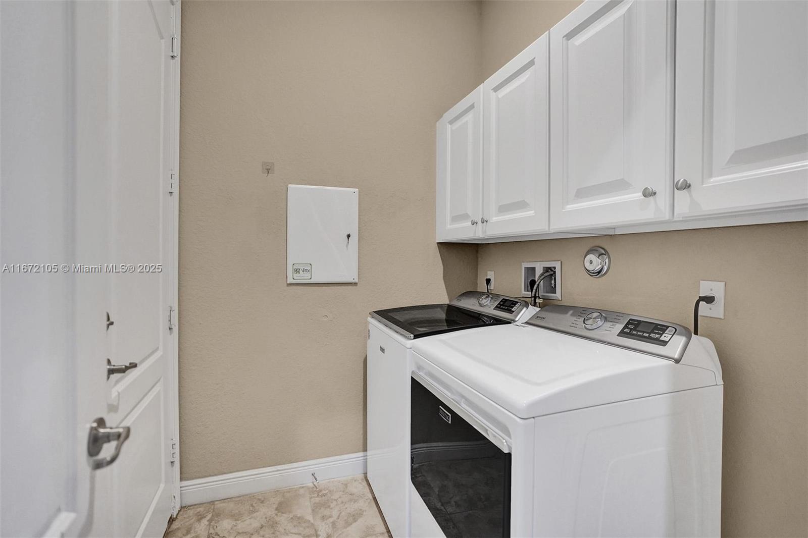 10398 Waterside Ct